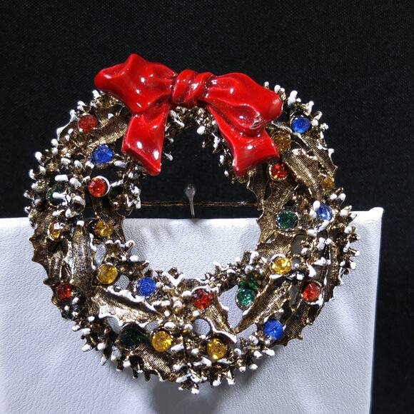 Vintage Wreath Brooch, Snow Enamel, Rhinestones, 1950s Signed ART - Picture 5 of 10